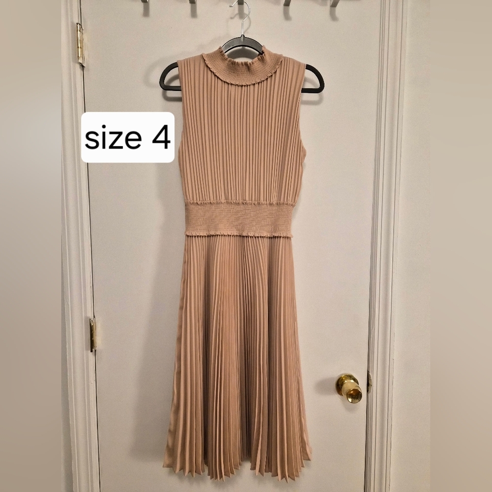 Elegant Beige Sleeveless Dress
